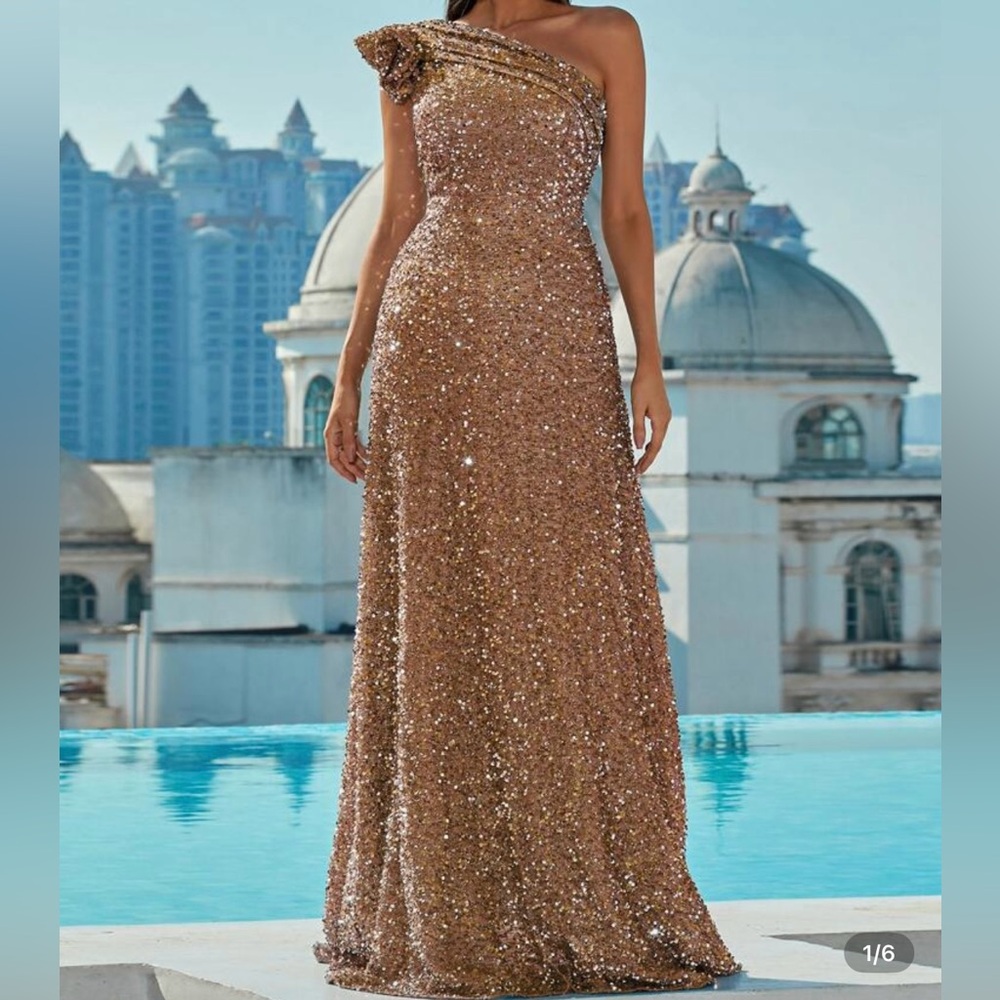 Elegant Gold One-Shoulder Evening Dress